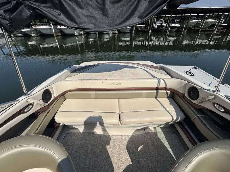 Slide: The Image of Sea Ray 220 Select 2004 - 6