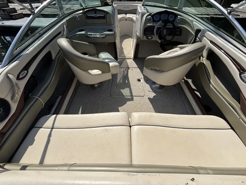 Slide: The Image of Sea Ray 220 Select 2004 - 9