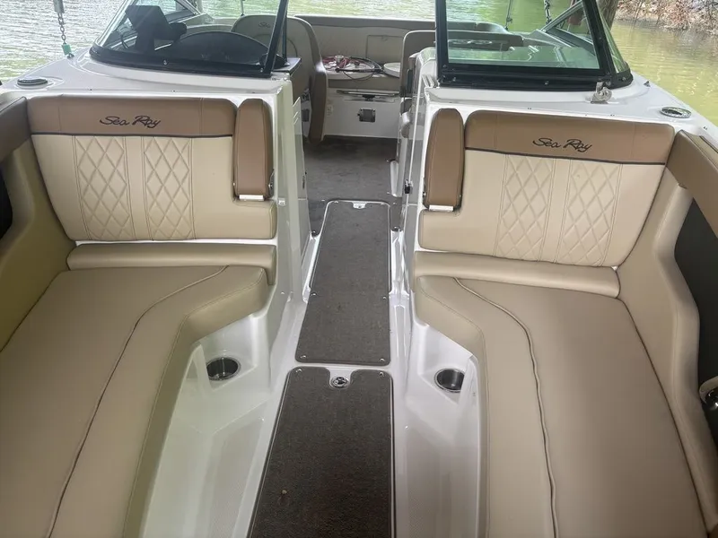 Slide: The Image of Sea Ray 240 Sundeck 2015 - 8