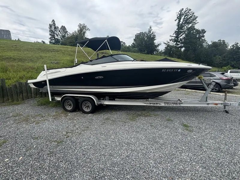 The Image of Sea Ray SLX 250 2011 - 1