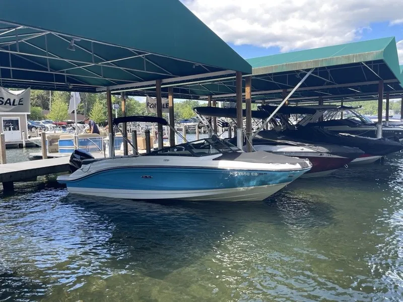 The Image of Sea Ray SPX 210 - Outboard 2023 - 1