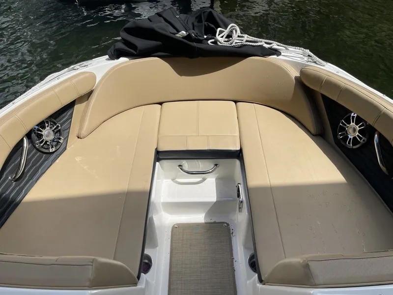 Slide: The Image of Sea Ray SPX 210 - Outboard 2023 - 10