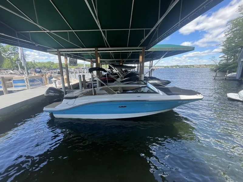 Slide: The Image of Sea Ray SPX 210 - Outboard 2023 - 3