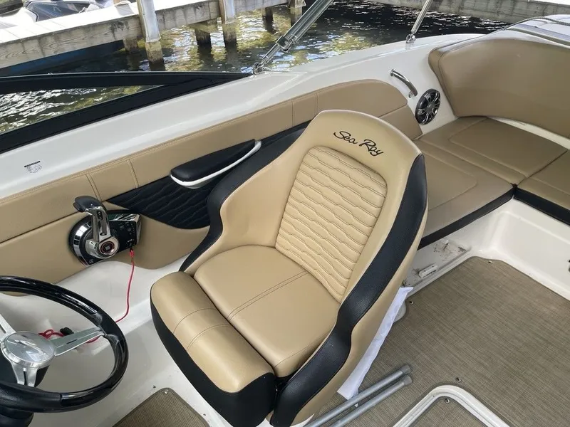 Slide: The Image of Sea Ray SPX 210 - Outboard 2023 - 8