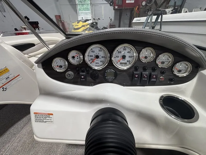 Slide: The Image of Stingray 195 LX 2012 - 6