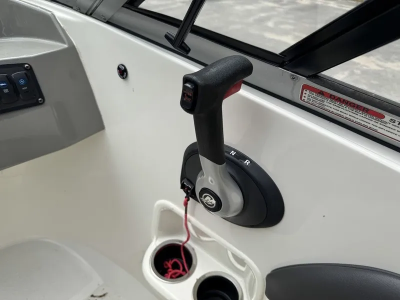 Slide: The Image of Stingray 208 LS 2018 - 13