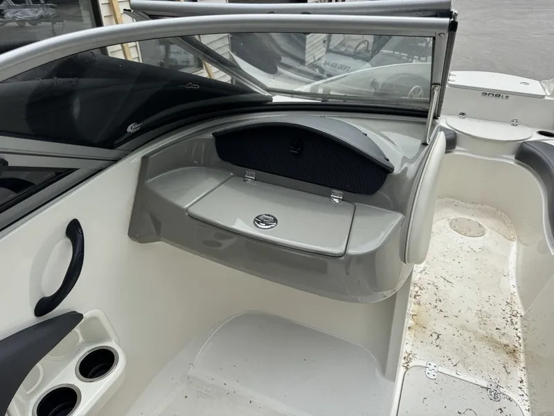 Slide: The Image of Stingray 208 LS 2018 - 15