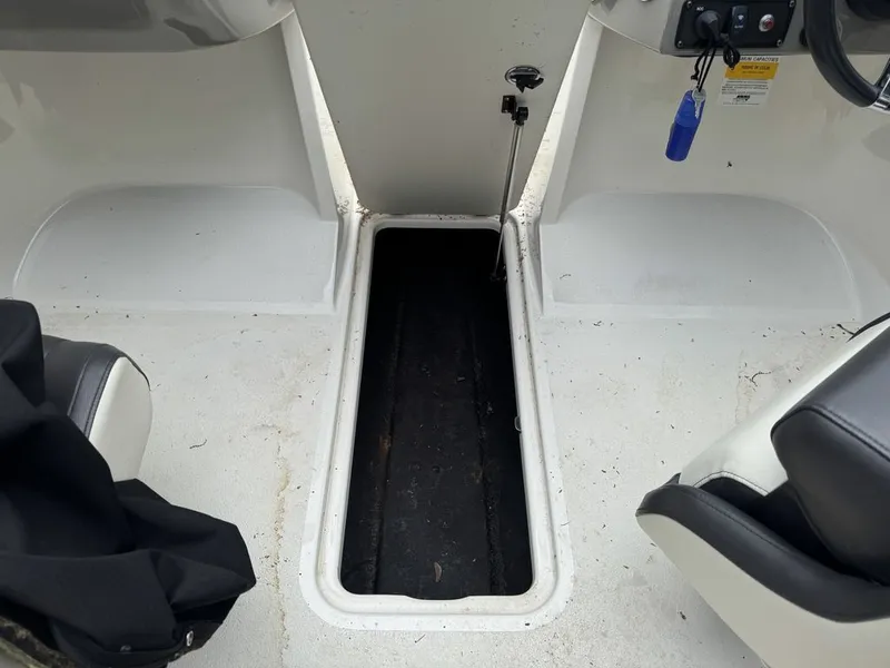 Slide: The Image of Stingray 208 LS 2018 - 23