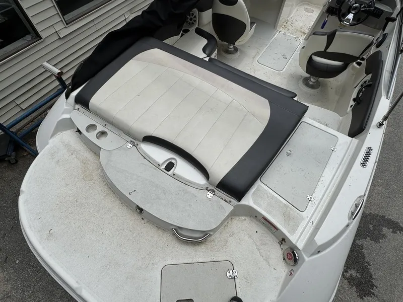 Slide: The Image of Stingray 208 LS 2018 - 8