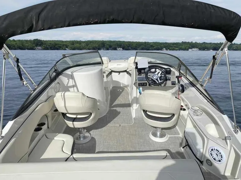 Slide: The Image of Stingray 215 LR 2021 - 15