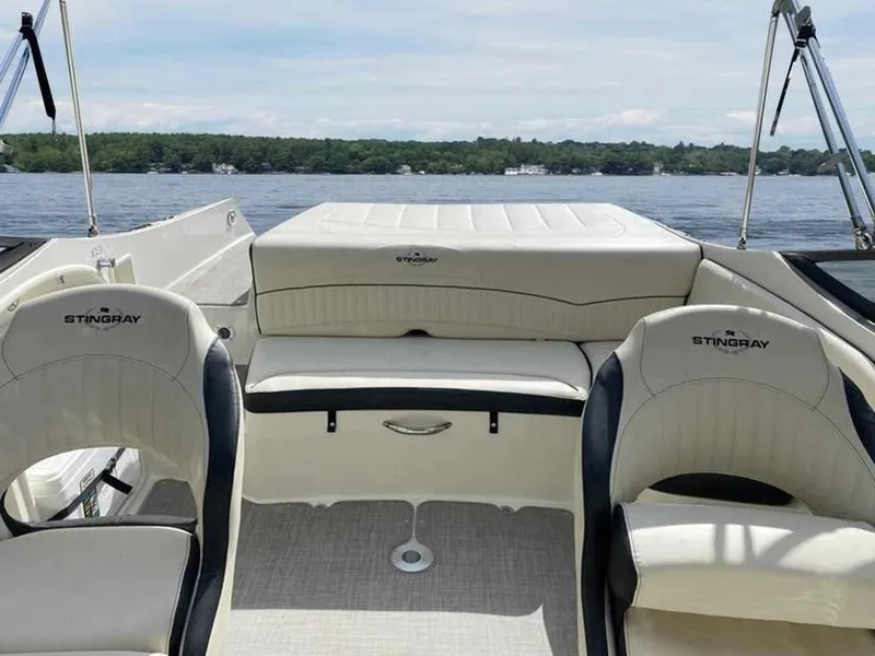 Slide: The Image of Stingray 215 LR 2021 - 20