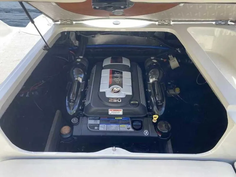 Slide: The Image of Stingray 215 LR 2021 - 5