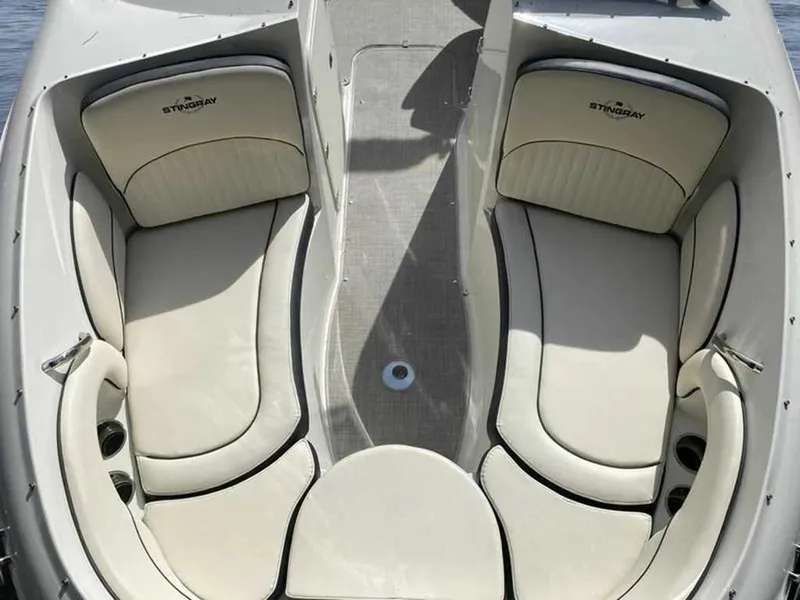 Slide: The Image of Stingray 215 LR 2021 - 7