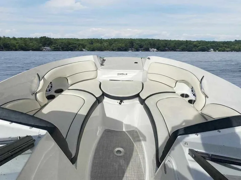 Slide: The Image of Stingray 215 LR 2021 - 8