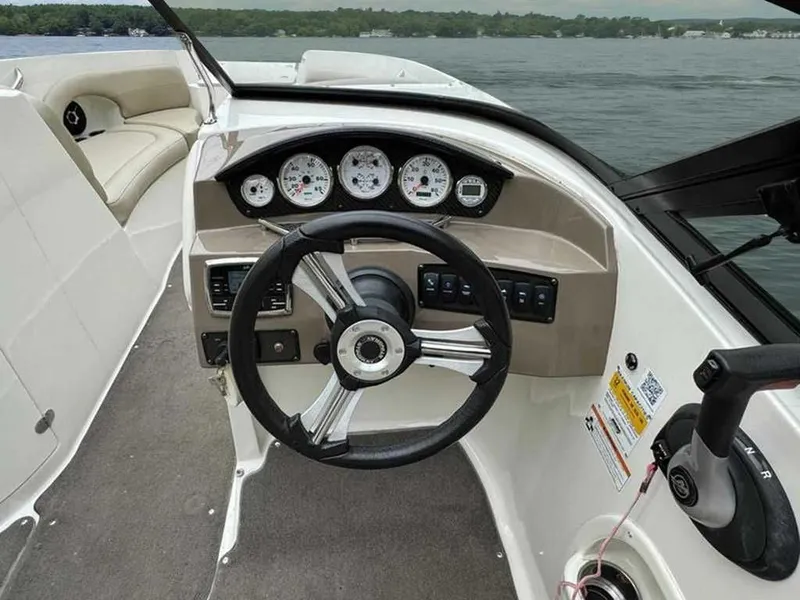 Slide: The Image of Stingray 235 LR 2015 - 11