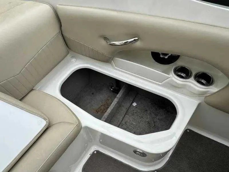 Slide: The Image of Stingray 235 LR 2015 - 13