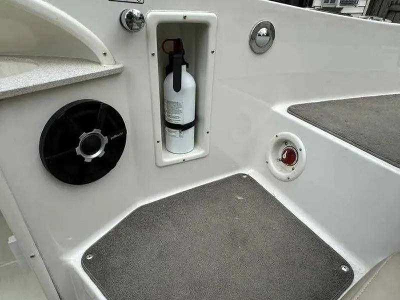 Slide: The Image of Stingray 235 LR 2015 - 14