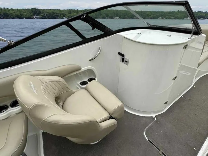 Slide: The Image of Stingray 235 LR 2015 - 24