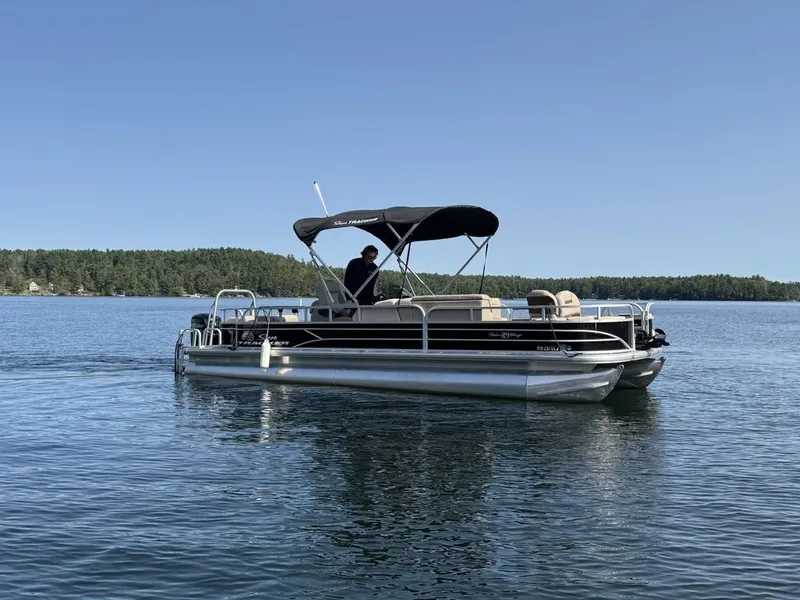 Slide: The Image of Sun Tracker 24DLX 2019 - 11