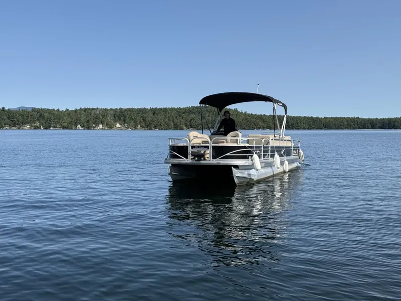 Slide: The Image of Sun Tracker 24DLX 2019 - 13