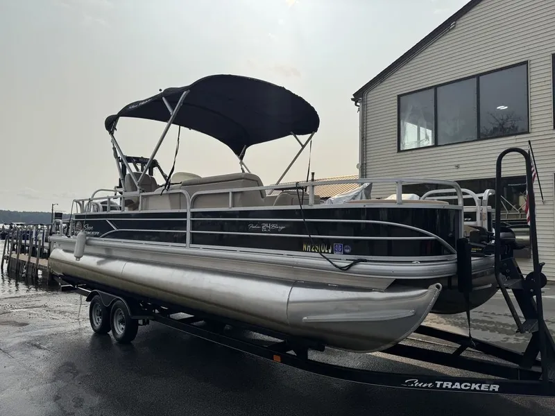 Slide: The Image of Sun Tracker 24DLX 2019 - 20