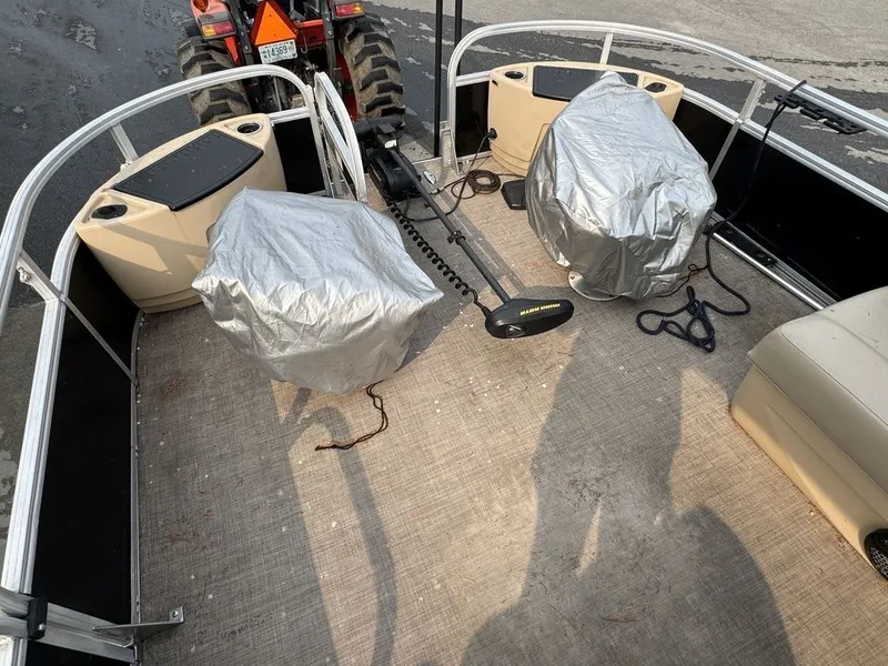 Slide: The Image of Sun Tracker 24DLX 2019 - 24