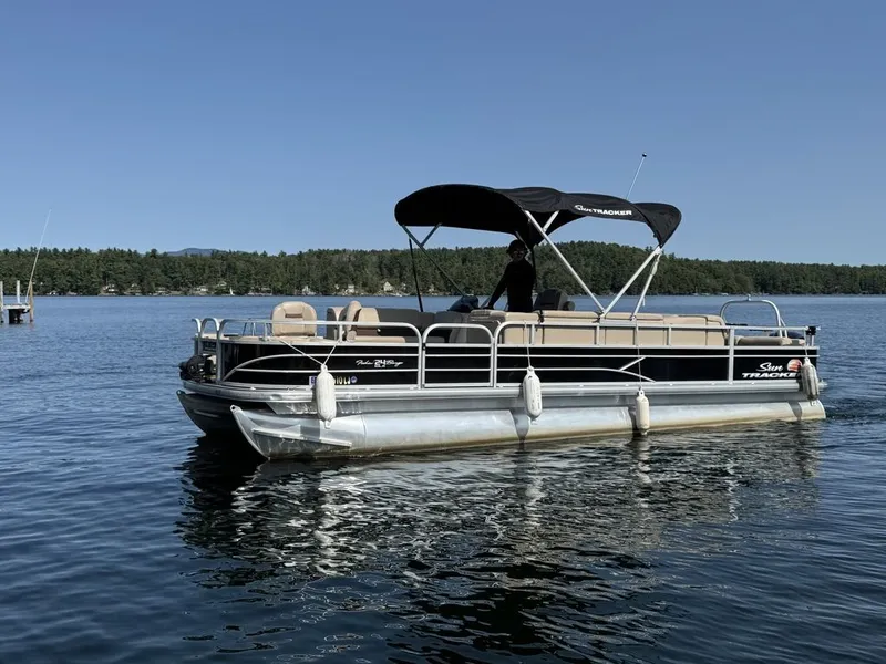 Slide: The Image of Sun Tracker 24DLX 2019 - 3