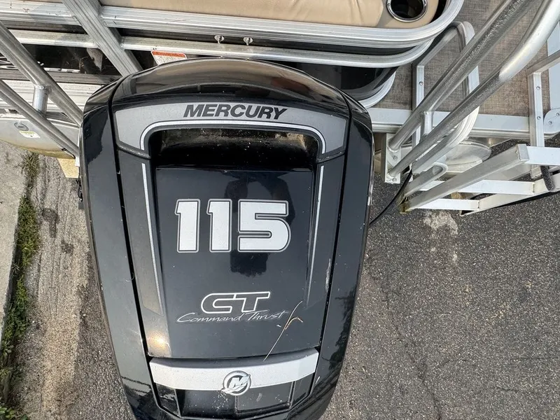 Slide: The Image of Sun Tracker 24DLX 2019 - 35