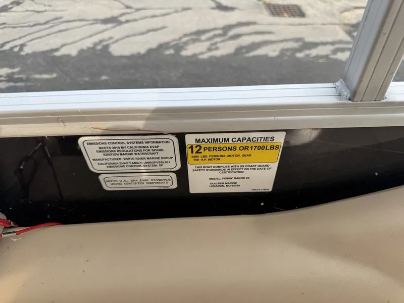 Slide: The Image of Sun Tracker 24DLX 2019 - 40