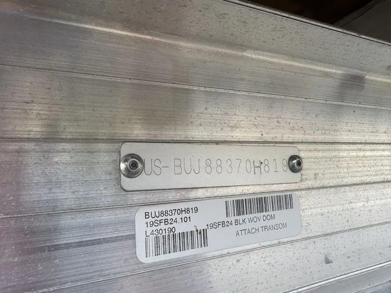 Slide: The Image of Sun Tracker 24DLX 2019 - 43