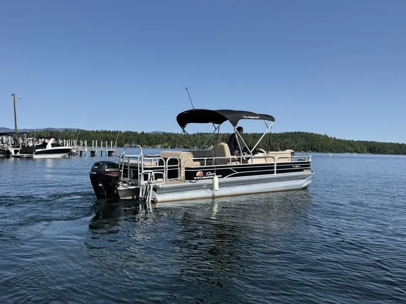 Slide: The Image of Sun Tracker 24DLX 2019 - 5