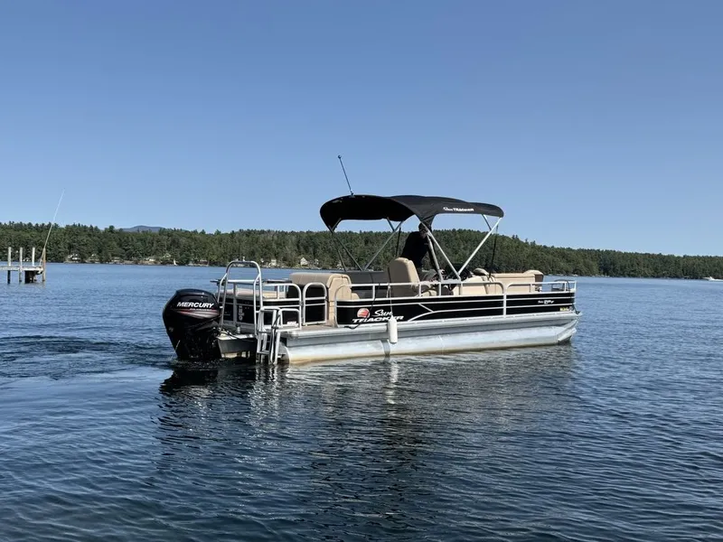 Slide: The Image of Sun Tracker 24DLX 2019 - 6