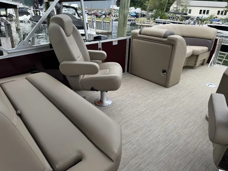 Slide: The Image of Sylvan Mirage 8520 CLZ DH 2025 - 13