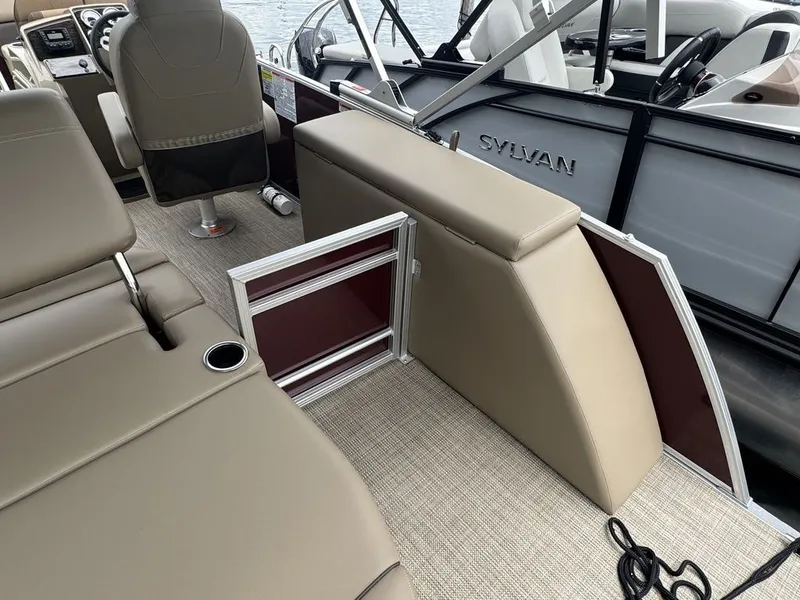 Slide: The Image of Sylvan Mirage 8520 CLZ DH 2025 - 15