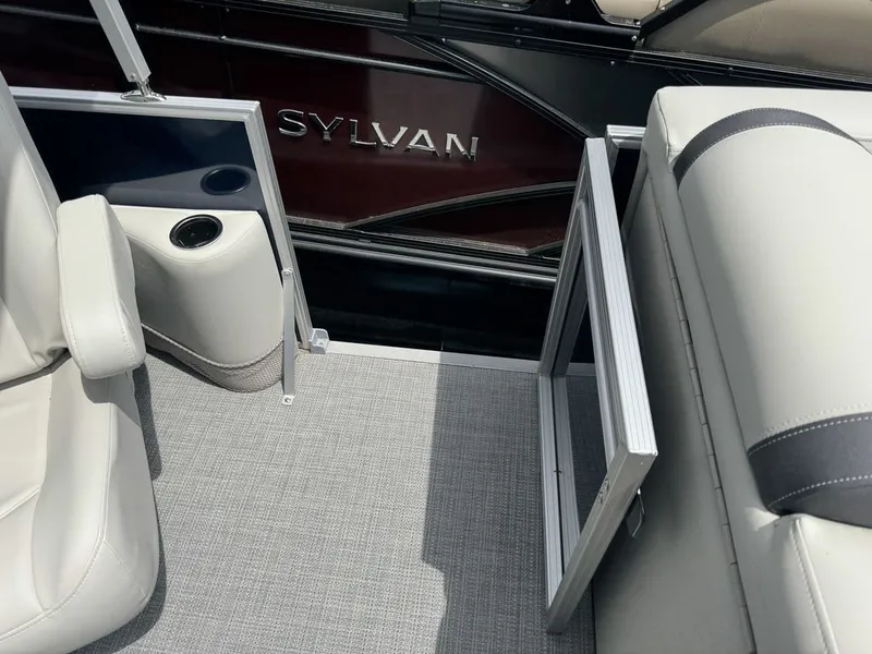 Slide: The Image of Sylvan Mirage 8520 CLZ DH 2025 - 32