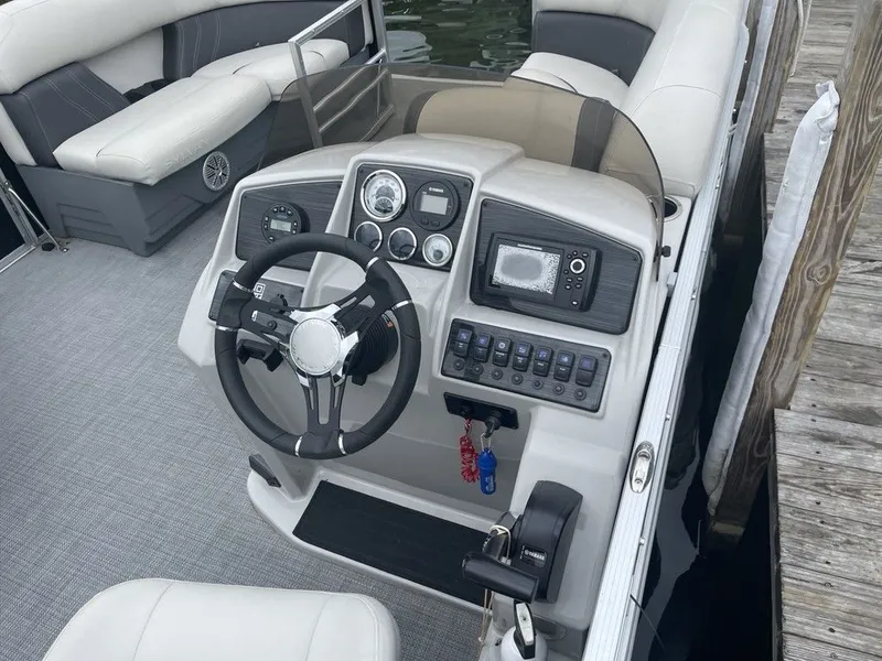 Slide: The Image of Sylvan Mirage 8520 LZ 2022 - 4