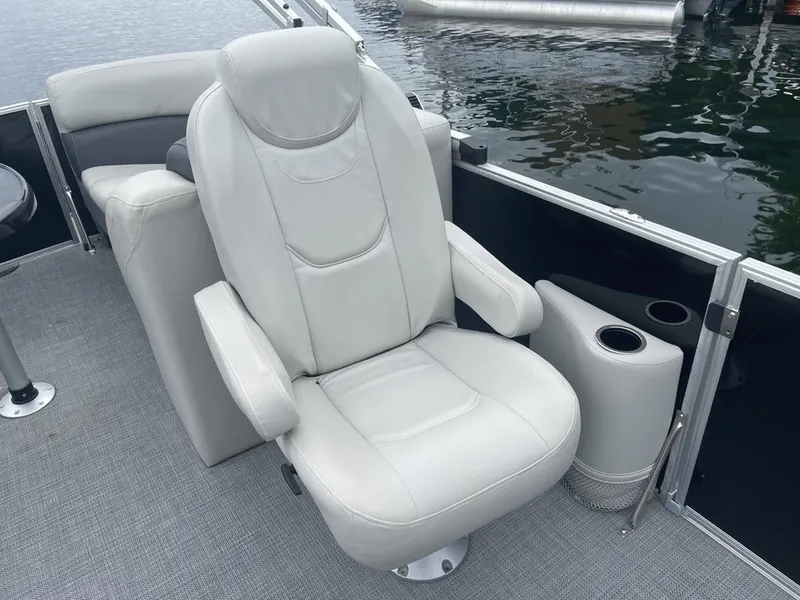 Slide: The Image of Sylvan Mirage 8520 LZ 2022 - 8