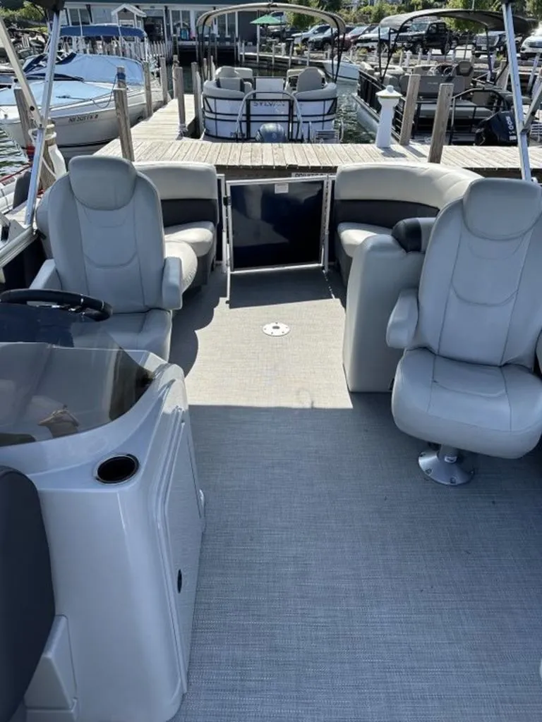 Slide: The Image of Sylvan Mirage 8520 LZ 2023 - 7