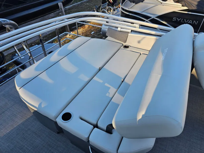 Slide: The Image of Sylvan Mirage 8524 CLZ DH 2026 - 12