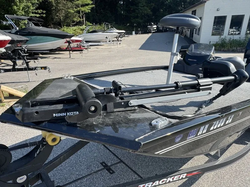 Slide: The Image of Tracker Pro 170 2023 - 13