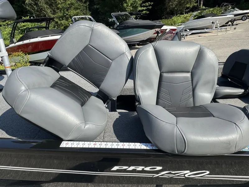 Slide: The Image of Tracker Pro 170 2023 - 14