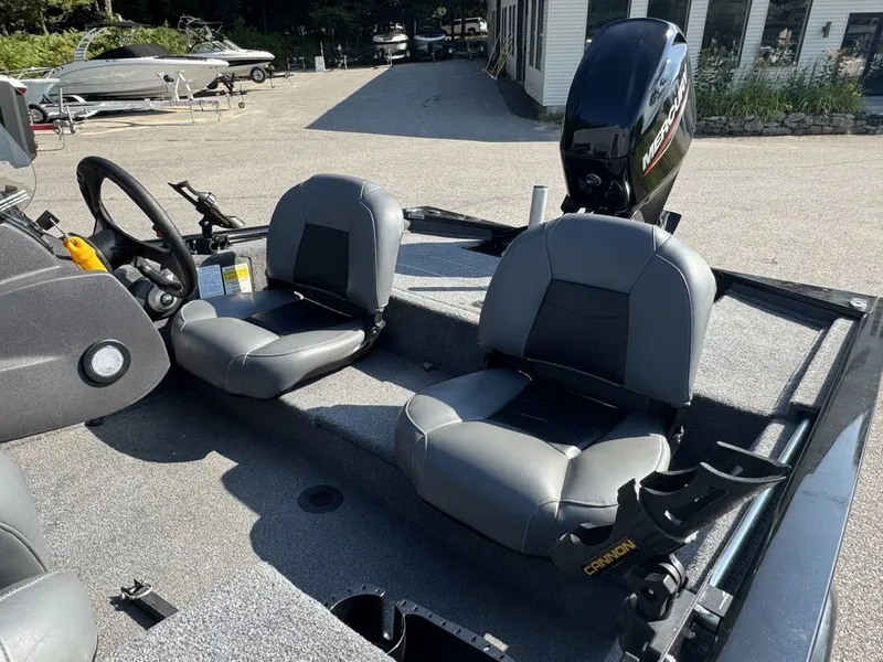 Slide: The Image of Tracker Pro 170 2023 - 15