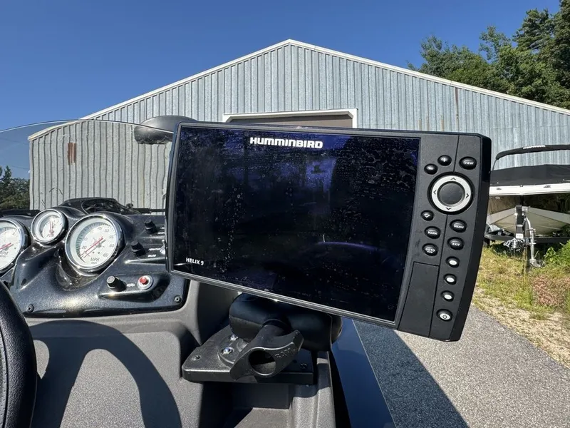 Slide: The Image of Tracker Pro 170 2023 - 18