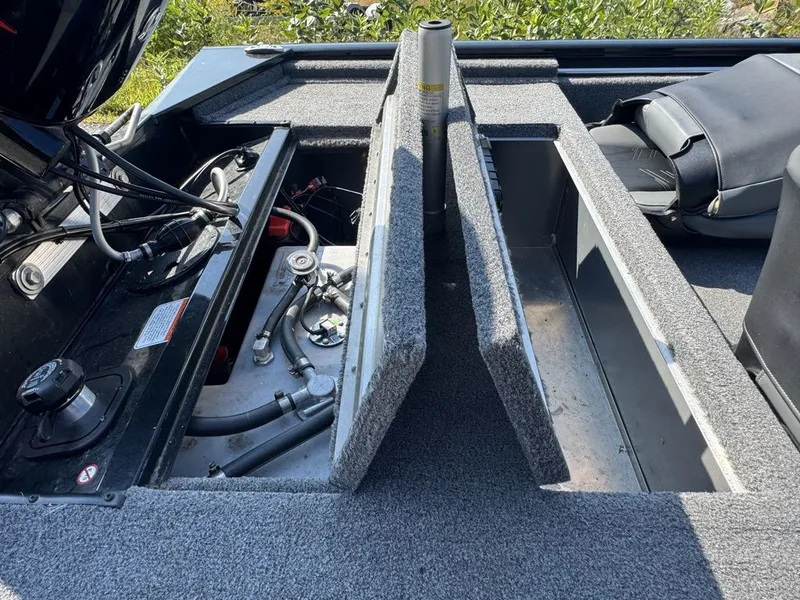 Slide: The Image of Tracker Pro 170 2023 - 19