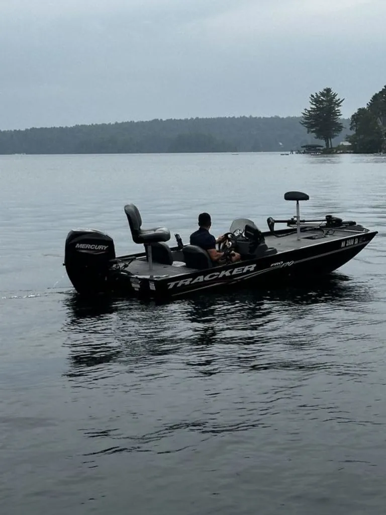 Slide: The Image of Tracker Pro 170 2023 - 3