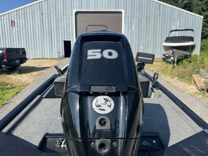 Slide: The Image of Tracker Pro 170 2023 - 9