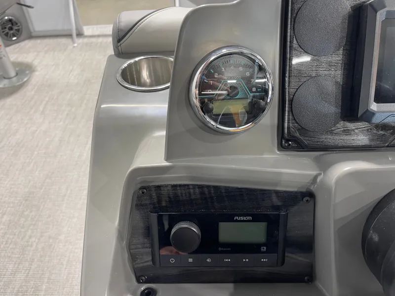 Slide: The Image of Avalon Venture Quad Fish - 19' 2026 - 18