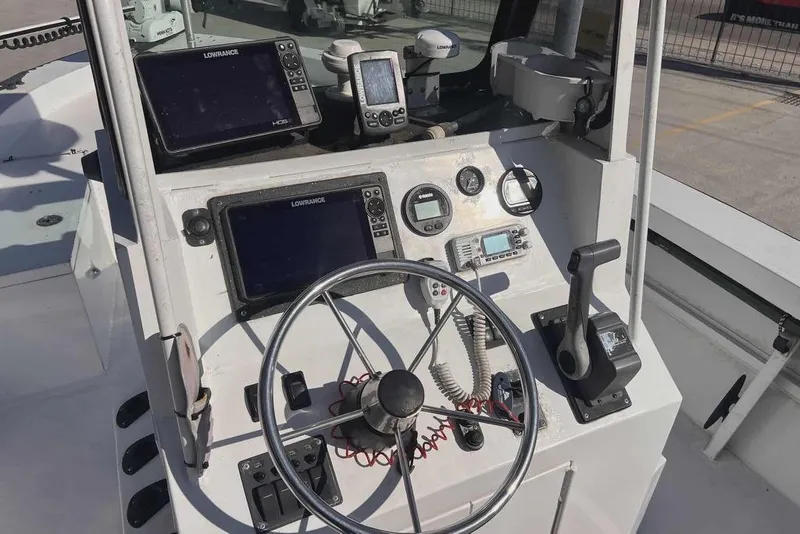 Slide: The Image of Console of 1997 Gravois 20CC boat with Lowrance HDS9 display and Yamaha gauge. - 8