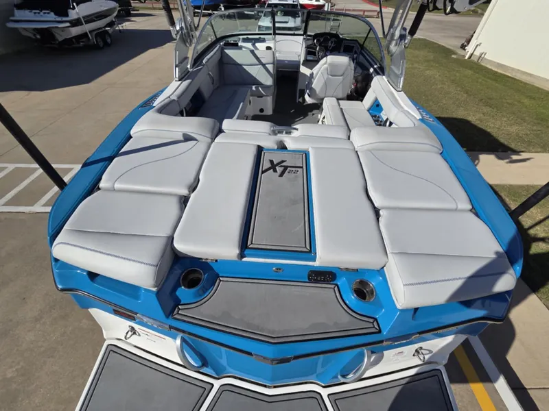 Slide: The Image of MasterCraft XT22 2020 - 15