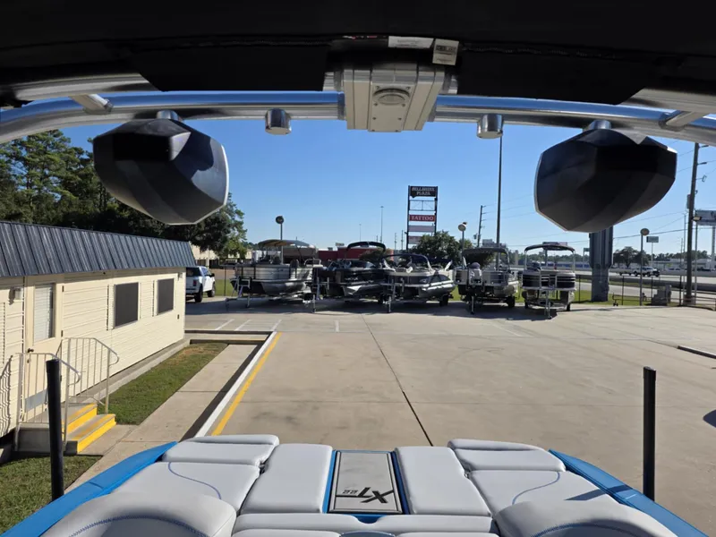 Slide: The Image of MasterCraft XT22 2020 - 16